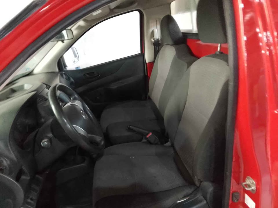 NISSAN NP300 2019 EXCELENTES CONDICIONES