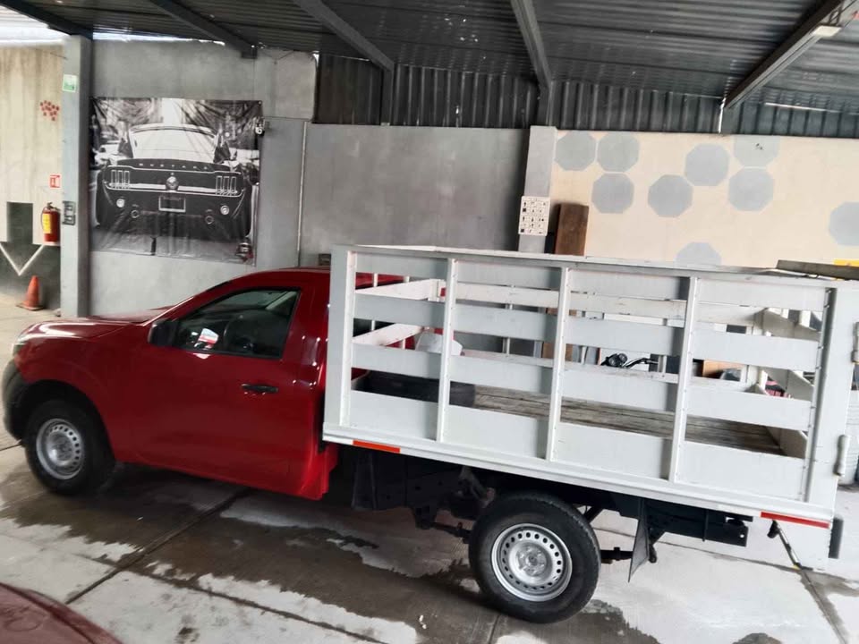 NISSAN NP300 2019 EXCELENTES CONDICIONES