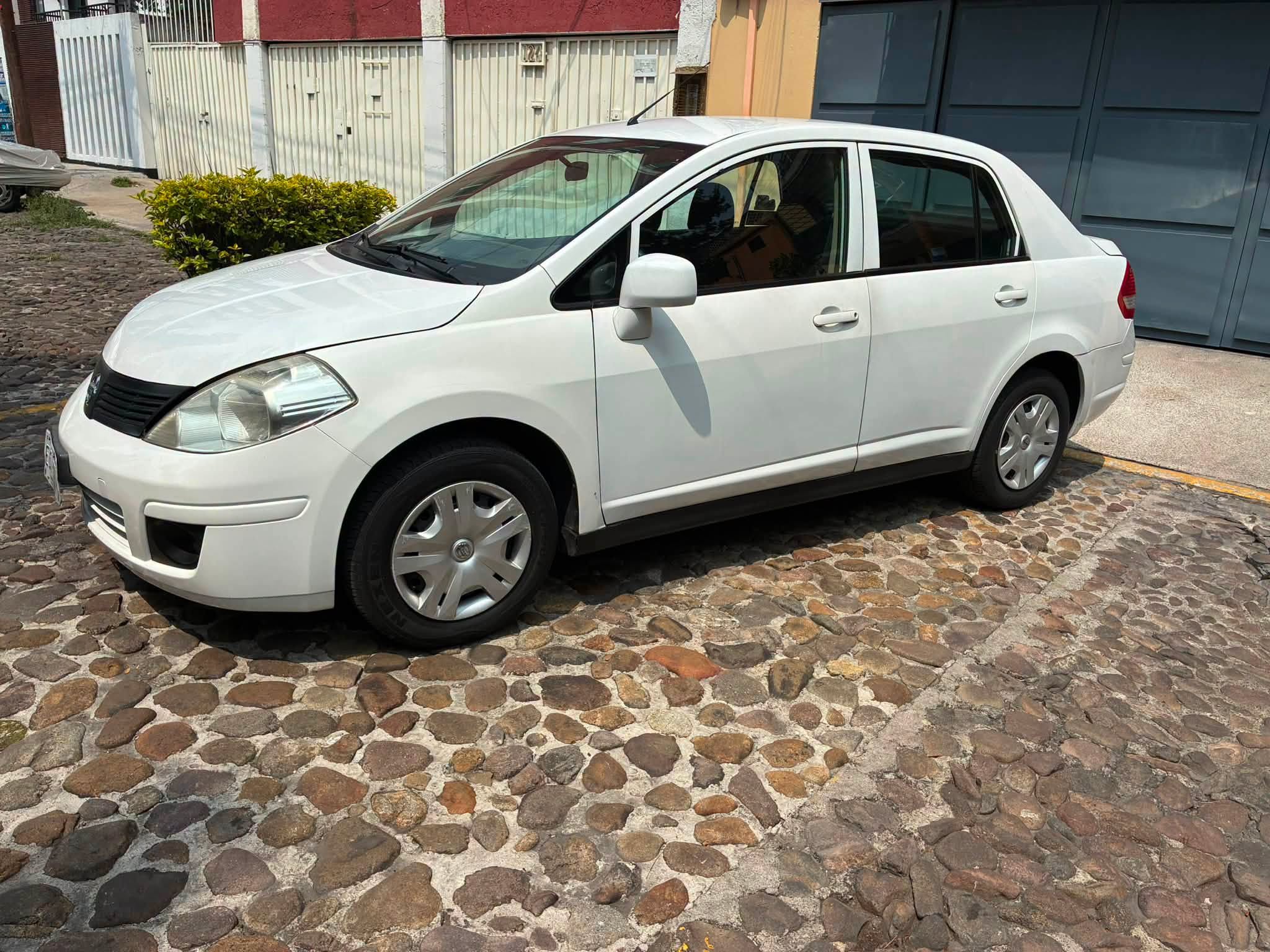 NISSAN TIIDA 2013