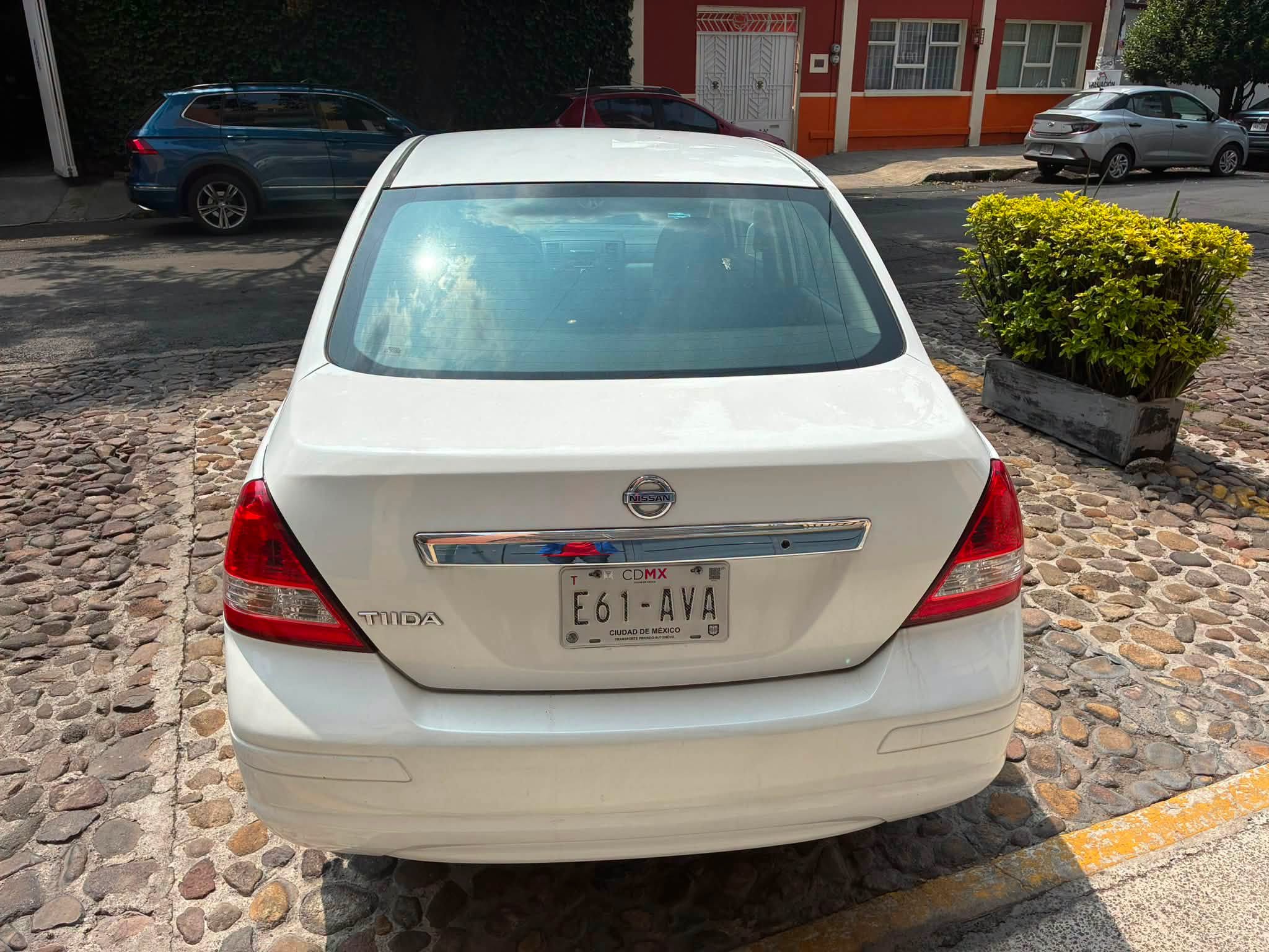 NISSAN TIIDA 2013