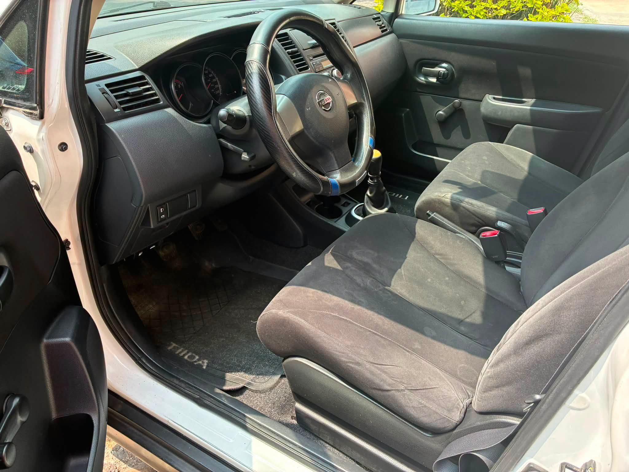 NISSAN TIIDA 2013