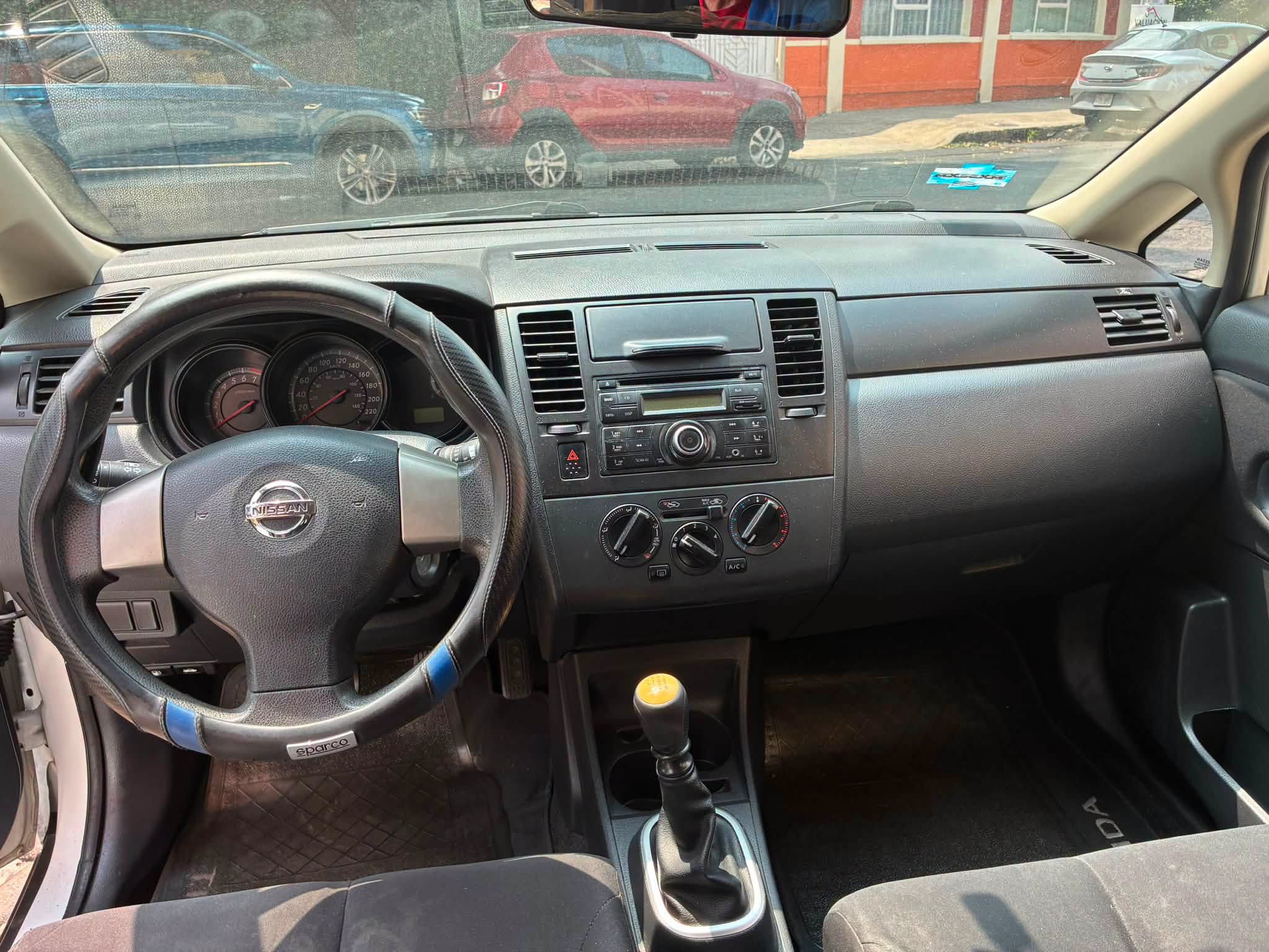 NISSAN TIIDA 2013